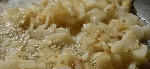 冬季使用羊油钓鱼有哪些技巧？如何提高冬季钓鱼成功率？