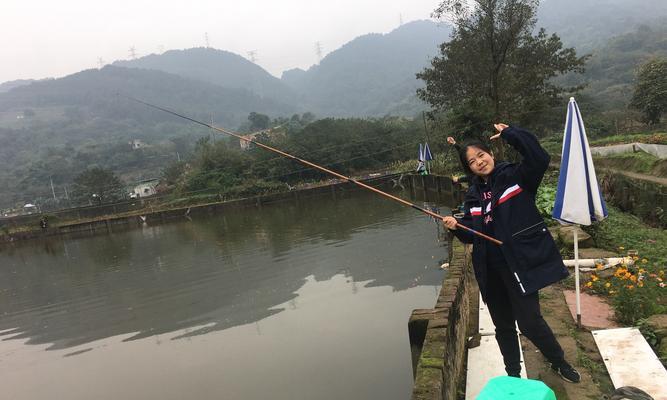 高温天气如何使用蚯蚓钓鱼？有哪些技巧可以提高成功率？