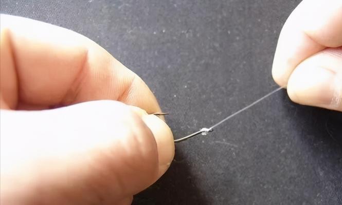 各种鱼钩的使用方法和技巧是什么？如何根据鱼种选择合适的鱼钩？