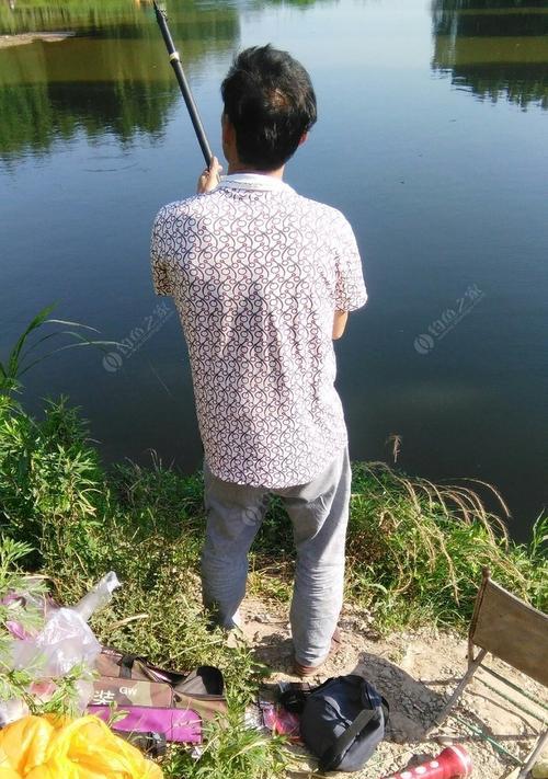 过河钓台钓技巧有哪些？如何在不同水域中应用这些技巧？